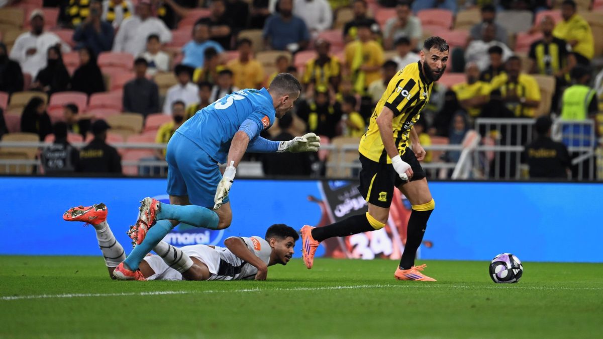 Benzema přestupuje v Saúdské Arábii k rivalovi