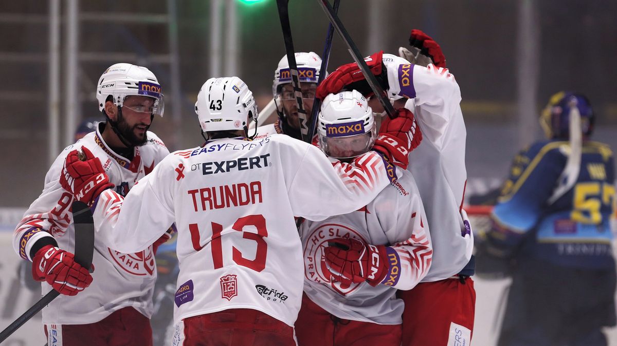 Slavia se kolo před koncem první hokejové ligy vrátila do čela