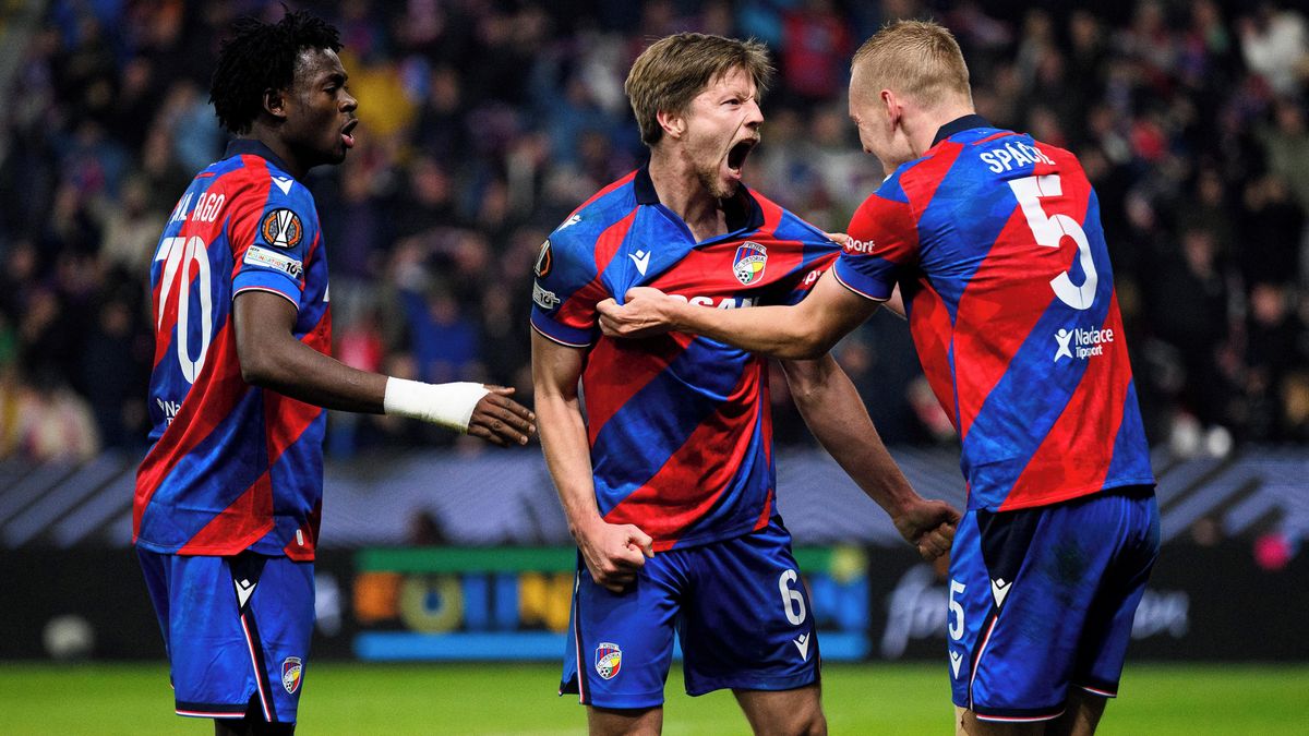 FOTBAL ONLINE: Slovácko drží těsný náskok, ale dohrává v deseti! Plzeň může poskočit na třetí místo