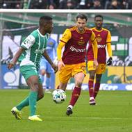 Benson Sakala z Bohemky a Marek Hanousek z Dukly Praha