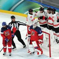 Přesilovkový gól Nathana MacKinnona zvýšil skóre na nepříjemných 4:0 pro Kanadu.