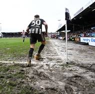 „Ideální“ podloží na zahrávání centrů od rohového praporku.