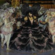 Ač se to nezdá, kostýmy ceremoniálu mají být vyrobeny z odpadků.