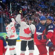 Paráda Nicka Suzukiho po přihrávce Connora McDavida. Ten získal třetí asistenci v zápase.