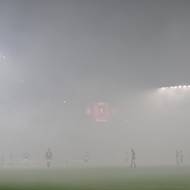 Mlha na Letné během zápasu Sparty s Baníkem.