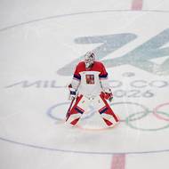 Český brankář Lukáš Dostál na rozbruslení před čtvrtfinálovým zápasem.