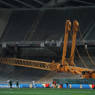 Jeřáb „zdobí“ zápas Plzně v Aténách