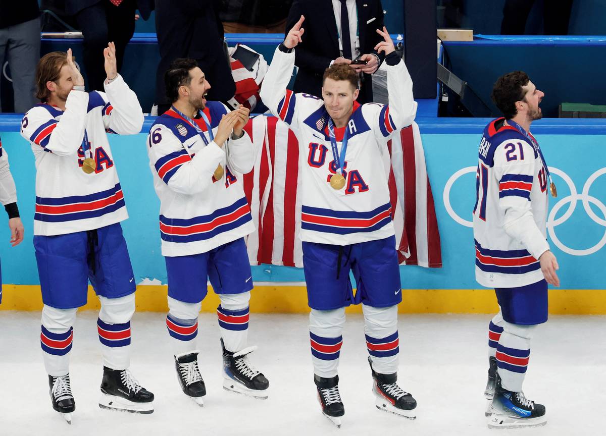 Hokejisté USA se zlatými medailemi