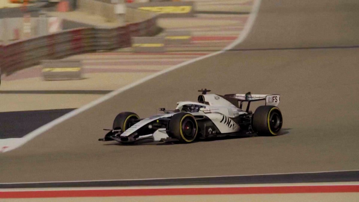 Oficiální testy v Bahrajnu začaly. Cadillac vyjel na trať s asymetrickým vozem