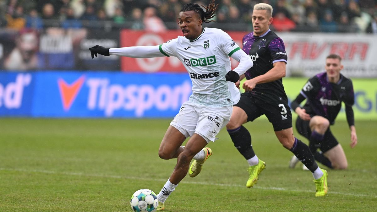 FOTBAL ONLINE: Slavia zdolala Karvinou, vítězí i Bohemians. Juliska gól neviděla, do akce se chystá Plzeň