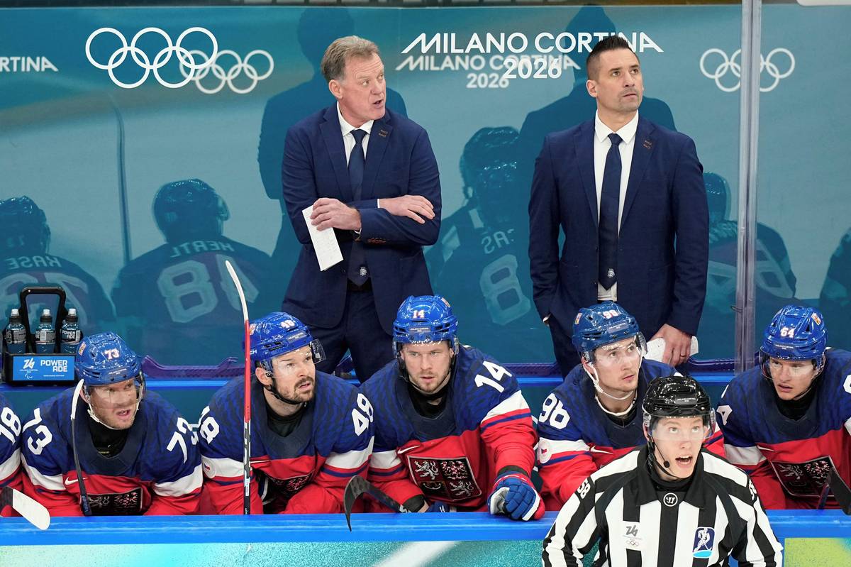 Kouč Radim Rulík na střídačce českého týmu