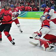 Lukáš Dostál si v první polovině zápasu připsal 18 zákroků.