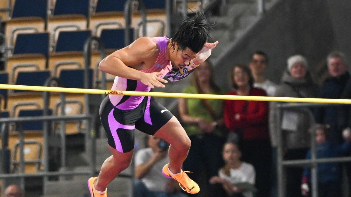 Řecký tyčkař Karalis překonal 617 cm, výš dosud skočil jen Duplantis