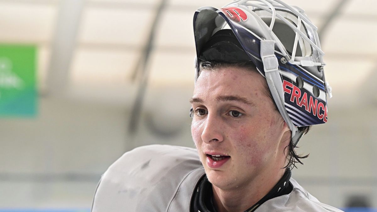 Francouzi zatrhli svému brankáři český vzkaz na masce