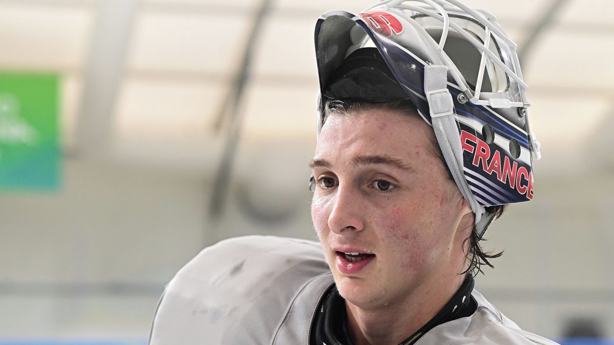 Francouzi zatrhli svému brankáři český vzkaz na masce