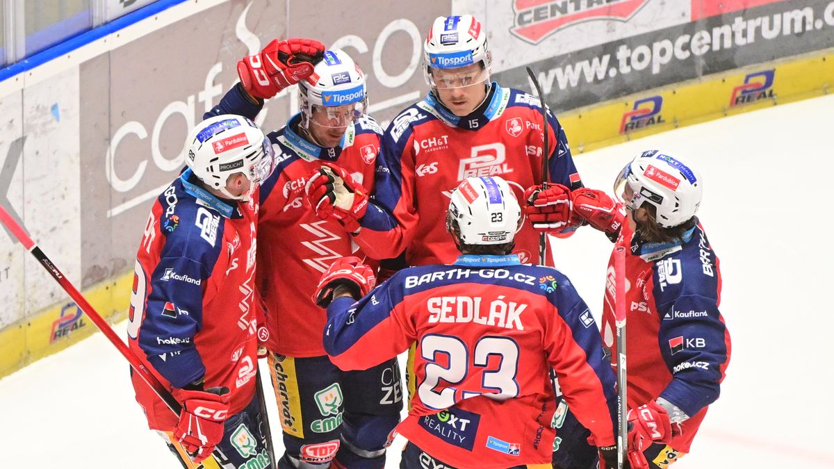 HOKEJ ONLINE: Červenka v ráži! Pardubice vedou nad Kometou. Sparta hraje šlágr