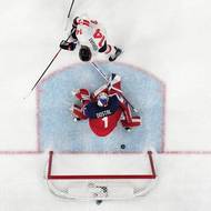 Lukáš Dostál nedokázala na rychlou kličku zareagovat.