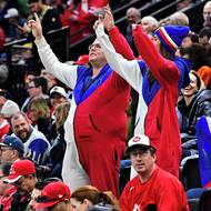 Čeští fanoušci v aréně Santa Giulia.