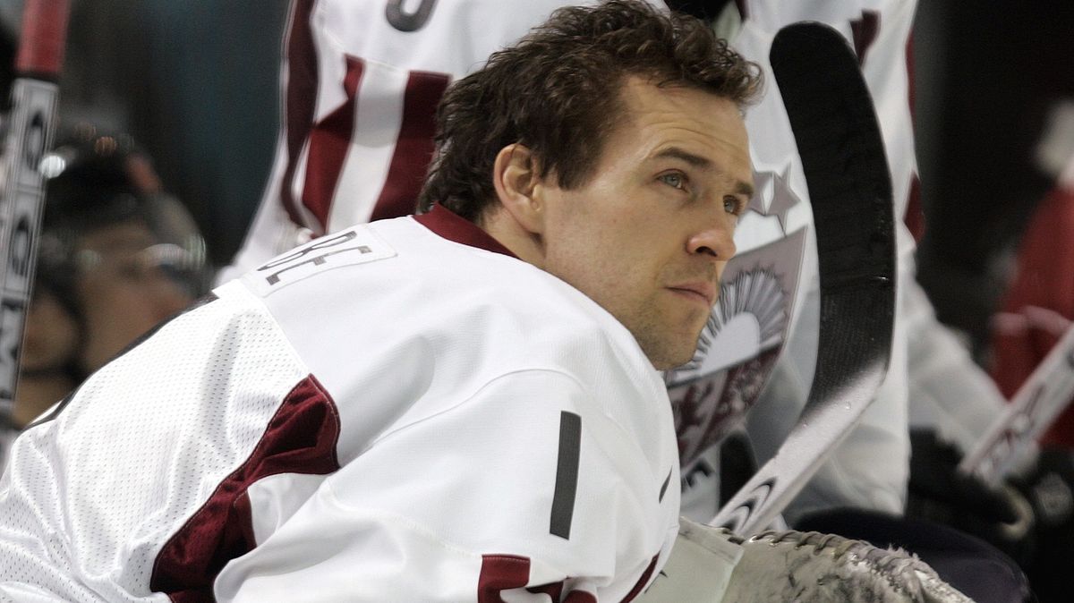 Legendární gólman chce vrátit medaile ze sovětské éry. V Rusku mu nadávají do prasat