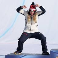 Chvilka na převlečení, medailový ceremoniál a stříbrný skok pro medaili. 