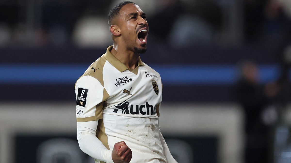 Fotbalisté Lens se vrátili se do čela tabulky před PSG