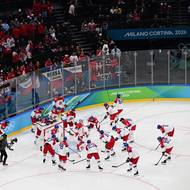 Český tým před utkáním s Kanadou.