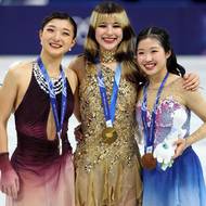 Olympijské medailistky - stříbrná Sakamotová, zlatá Liuová a bronzová Nakaiová