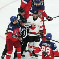 Brad Marchand v rozmluvě s Lukášem Sedlákem.