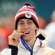 Metoděj Jílek se svou první zlatou medailí. 