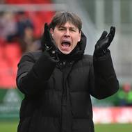 Pardubický kouč Jan Trousil dává pokyny svým hráčům