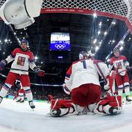 Češi po vyrovnávací brance Kanaďanů. Druhé třetina skončila za stavu 2:2.