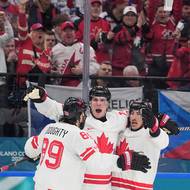 Bo Horvat přidal v závěru druhé třetiny třetí gól Kanady.