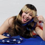 Američanka Alysa Liuová je nepřehlédnutelná nejen svým bruslením, ale i vlasy. 