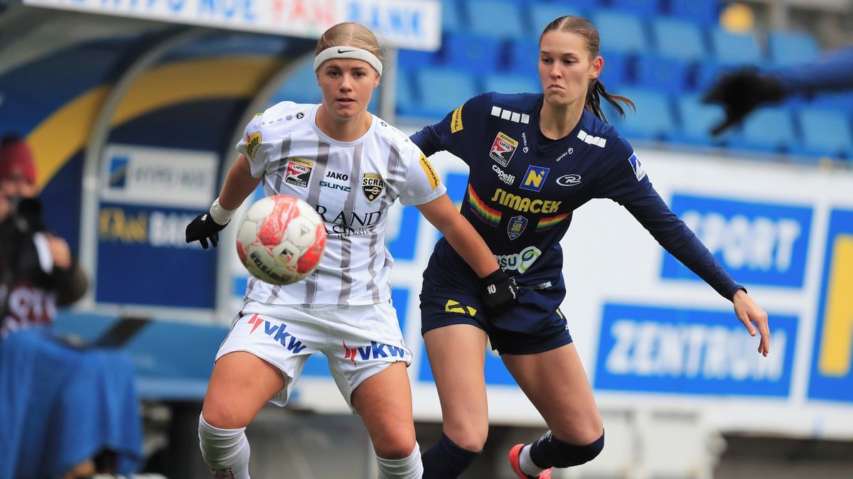 Natáčel si fotbalistky ve sprchách. Bývalý funkcionář zná trest, hráčky verdikt rozčílil