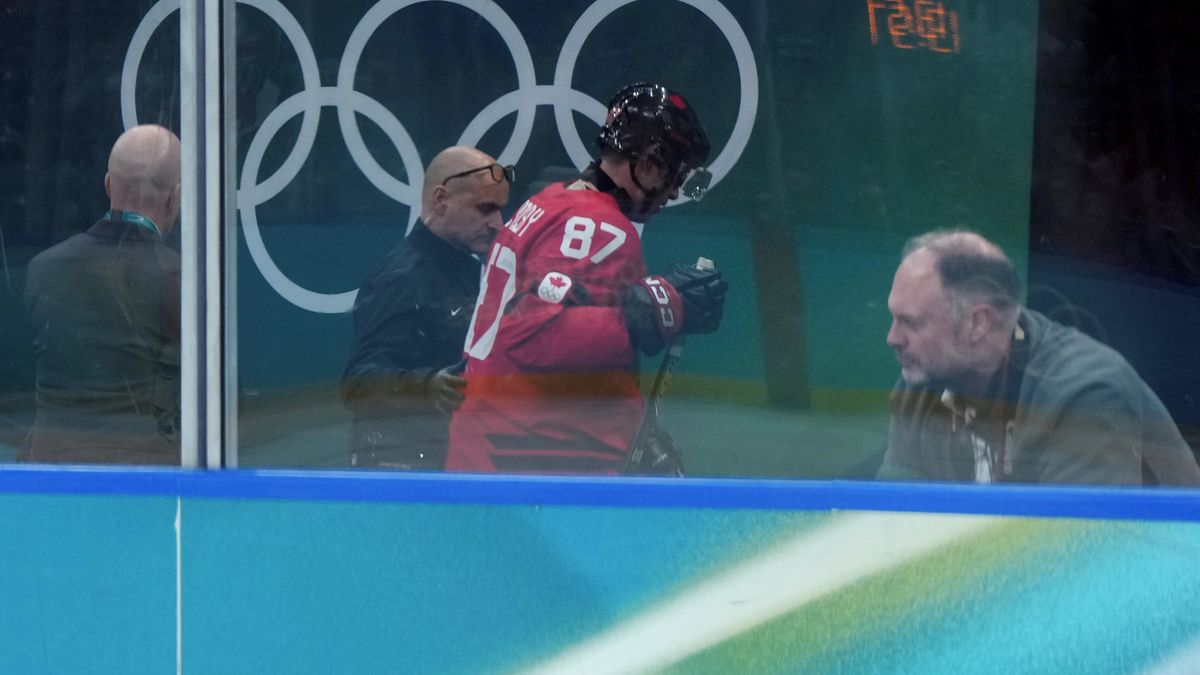 Kouč kanadských hokejistů Cooper nevyloučil, že si Crosby v Miláně ještě zahraje