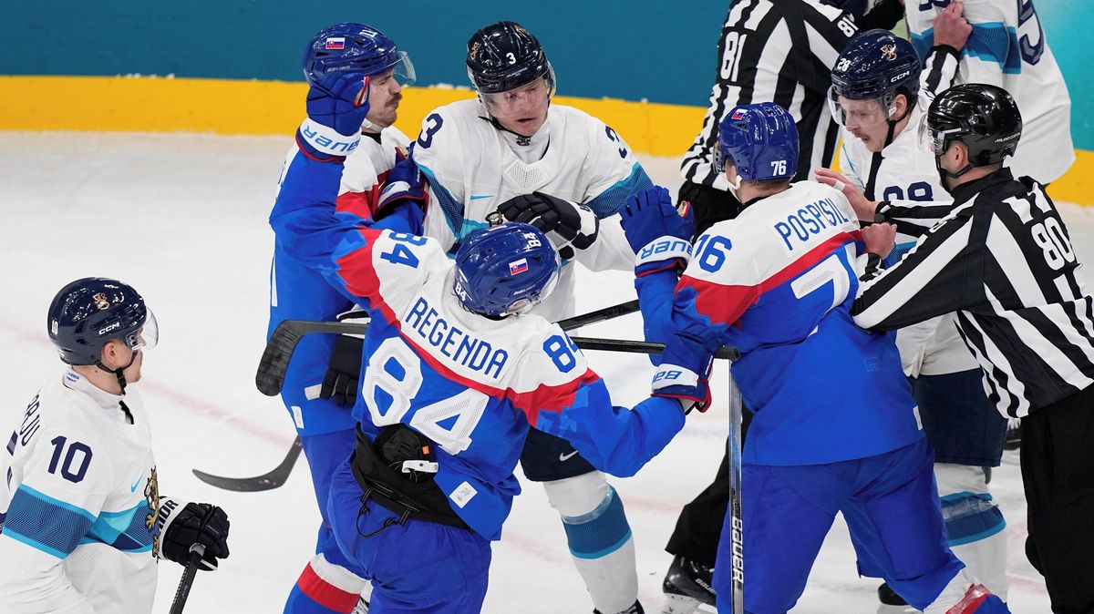 HOKEJ ONLINE: Závěr třetiny rozvířil emoce! Slováci vstřelili první gól olympiády obhájcům zlata