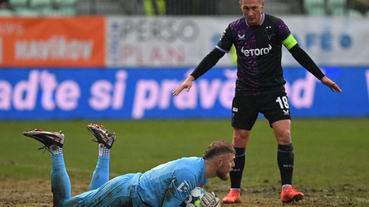 Bořil věří, že vítěznou tečí v Karviné vyhrál sázku, Trpišovský to zpochybnil. Byla o třech gólových střelách, smál se