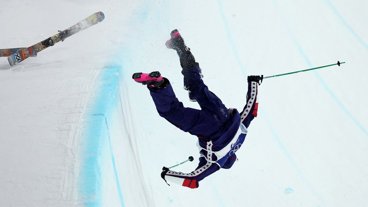 Místo medaile drsný náraz. Po mrazivém pádu lyžaře zavládlo na olympiádě ticho