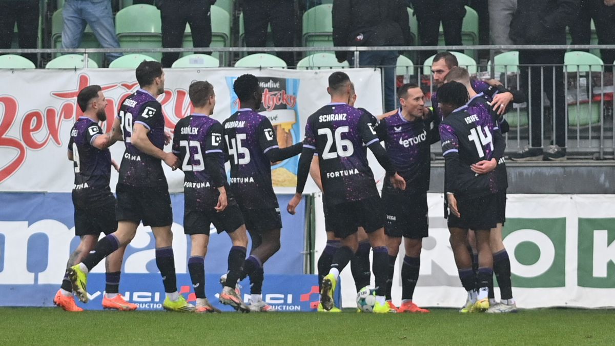 FOTBAL ONLINE: Další pojistka! Slavia míří za vítězstvím. Náskok Bohemians se tenčí