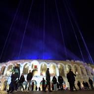 Amfiteátr ve Veroně se pro závěrečný večer Her proměnil v olympijskou arénu.