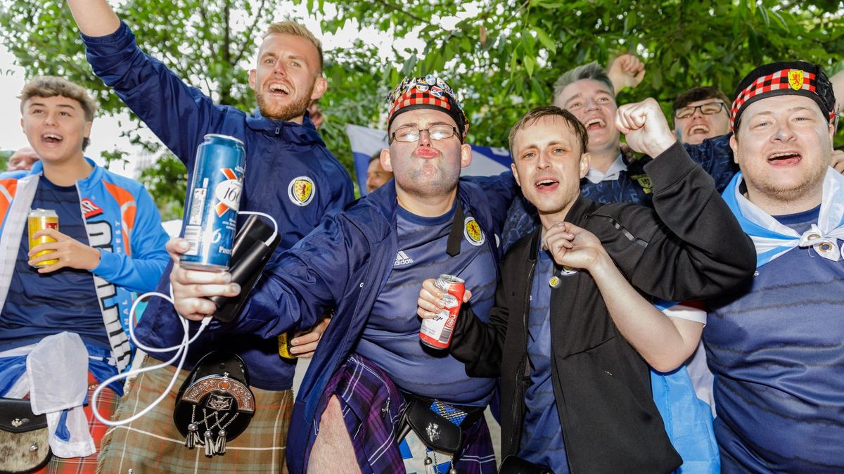 První skotský triumf na MS, klíčovou ozdobu oděvu nemusí fanoušci zamknout ve skříni