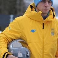 Vladyslav Hereskevyč opustil areál v Cortině i kontroverzní helmou.