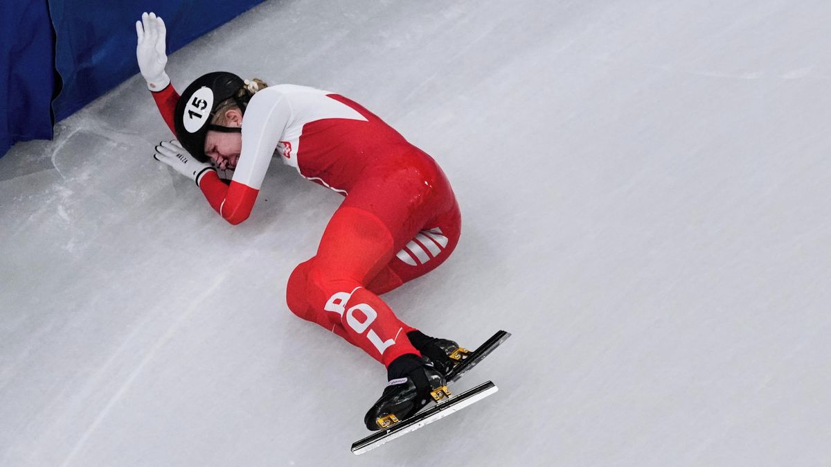 Rychlobruslařka, kterou zasáhla brusle do obličeje, se ozvala z nemocnice. Je po operaci