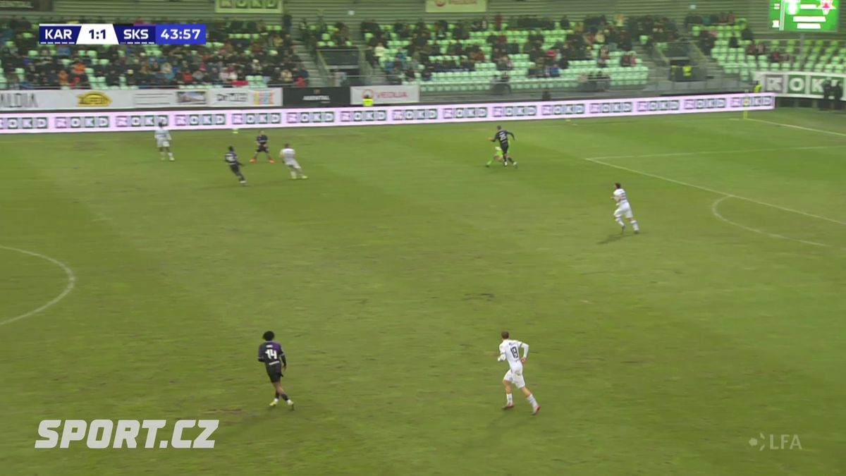 Fandové Slavie uráželi v Karviné, klub platí pokutu. Trest za rasismus dostala i Olomouc