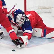 Zákrok Lukáše Dostála.