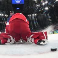 Lukáš Dostál nedokázala na rychlou kličku zareagovat.