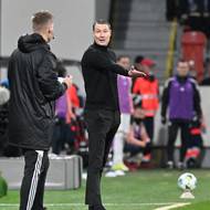 Trenér fotbalové Sparty Brian Priske při utkání v Plzni.