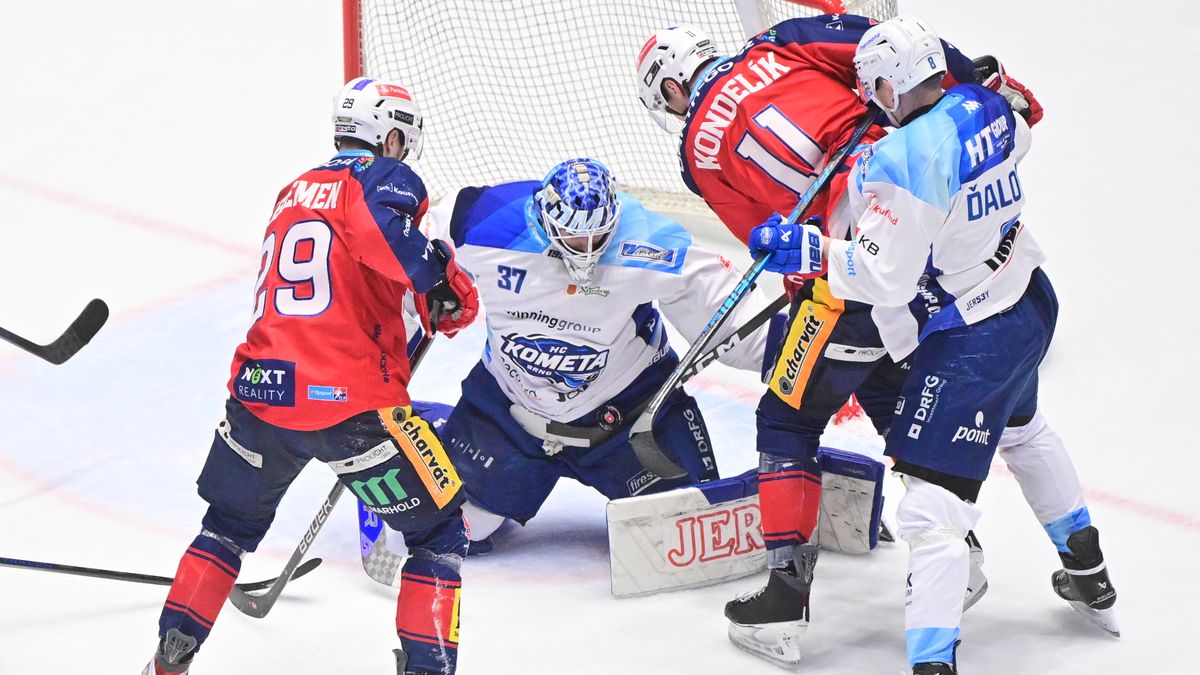 ZAOSTŘENO NA EXTRALIGU: Kelemen se divil faulu. Jasné podkopnutí! Roztřískat hokejku za sedm tisíc, to mu klub napočítá, míní Antoš