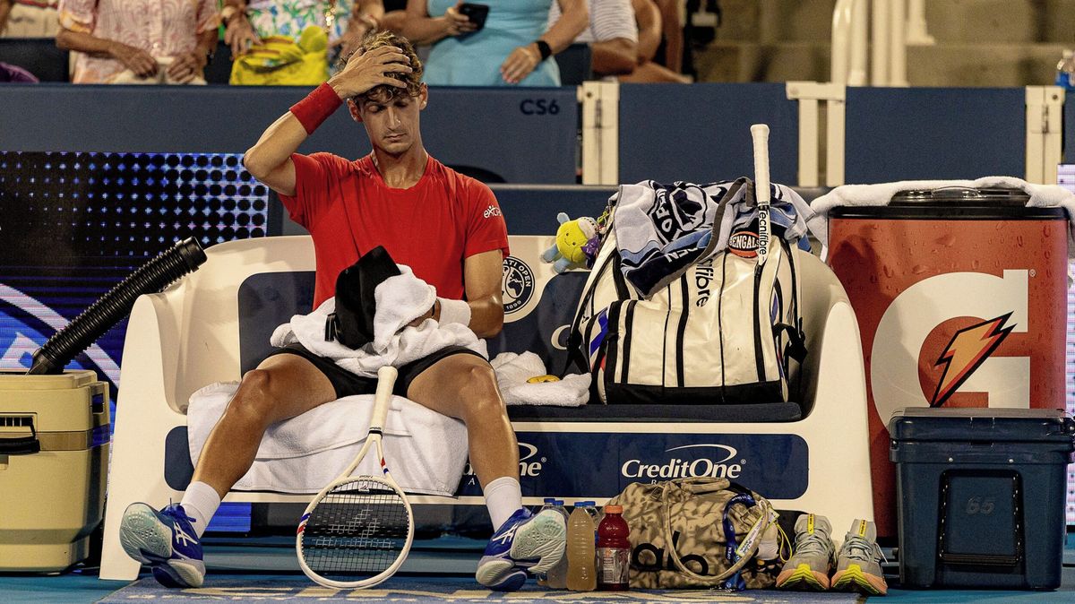 Atmane hloupě vypadl. Při mečbolu soupeře dostal trest za zdržování