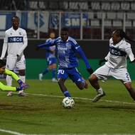 Ahmad Ghali z Olomouce (uprostřed) při zápase s Lausanne Sport